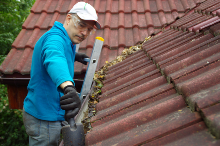 How to Avoid Gutter Cleaning Accidents and Know When to Call a Professional