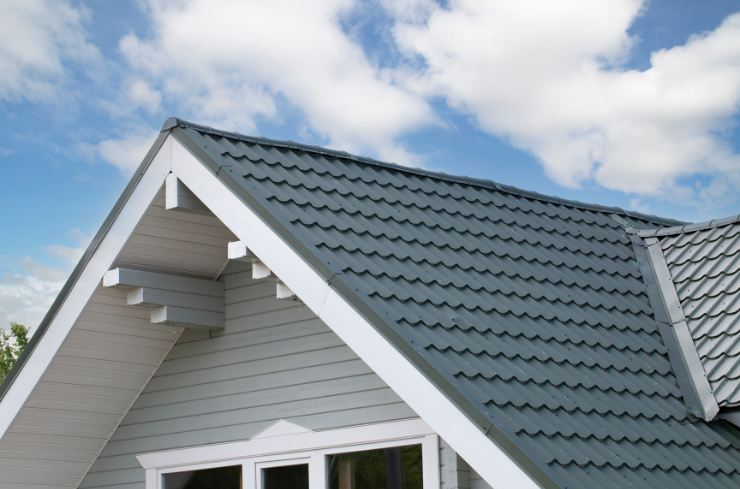 How to Avoid Gutter Cleaning Accidents and Know When to Call a Professional