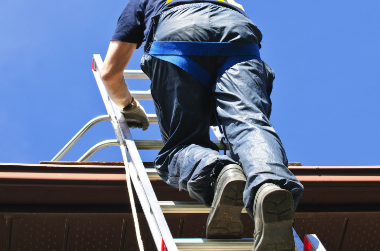 How to Avoid Gutter Cleaning Accidents and Know When to Call a Professional