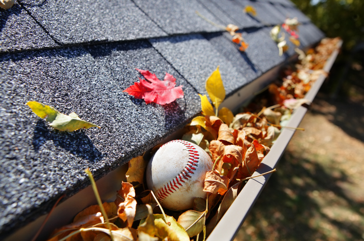 How to Avoid Gutter Cleaning Accidents and Know When to Call a Professional