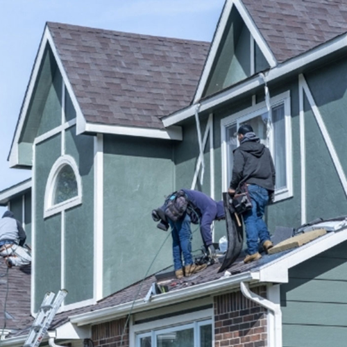What Is the Truth Behind These 7 Roofing Myths?