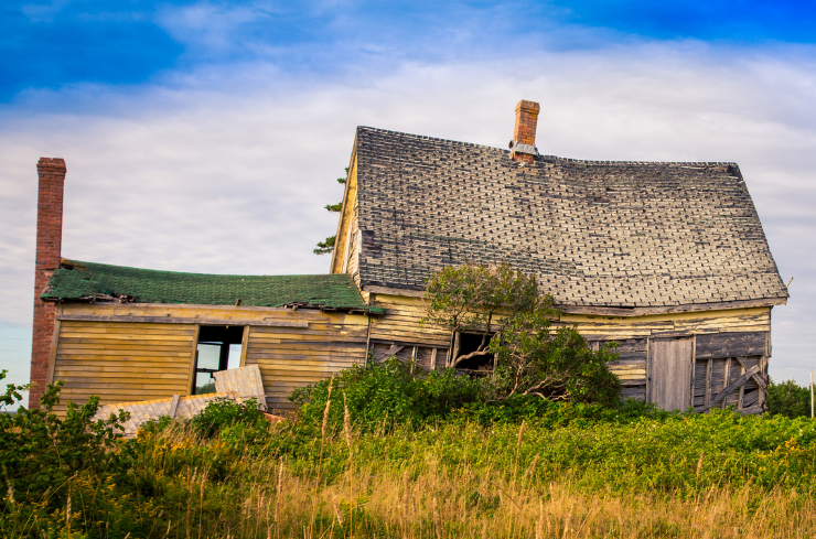 What Should Be on Your New Year Roof Maintenance Checklist